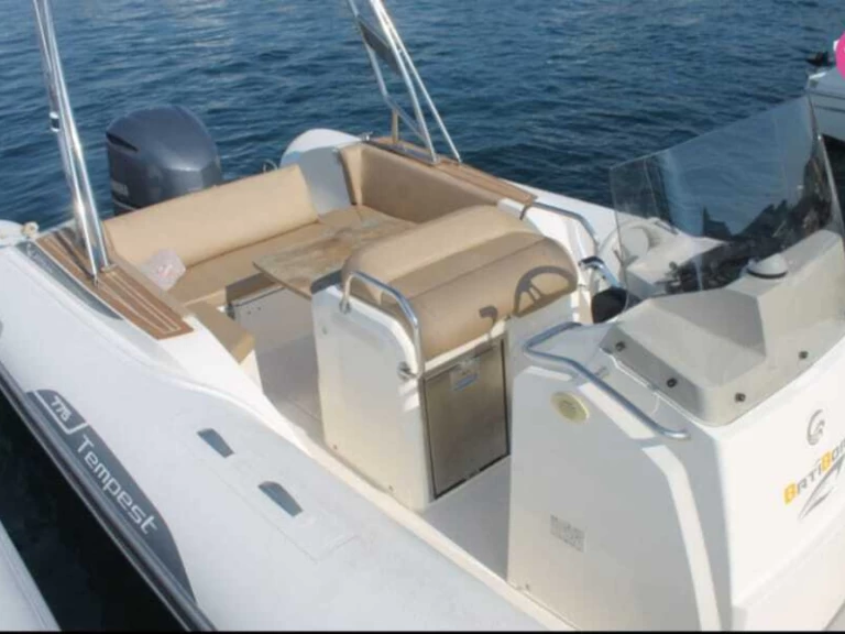 RIB hire in Gapeau - Grand Boats Golden Line G650LF