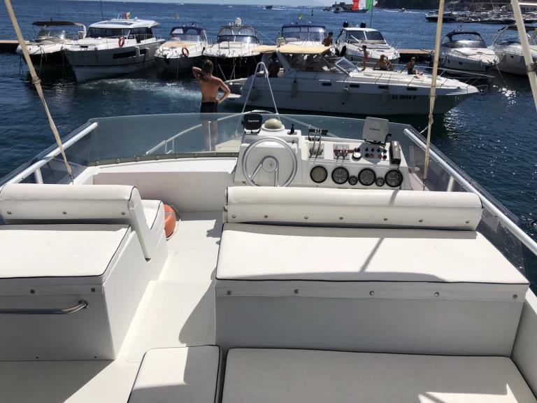 Hire a Comar Clanship 34 fly Procida
