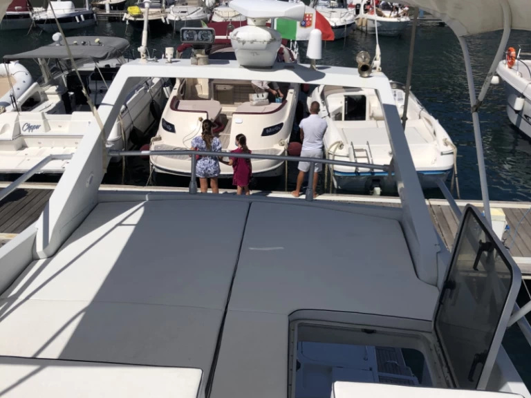 Hire a Comar Clanship 34 fly Procida