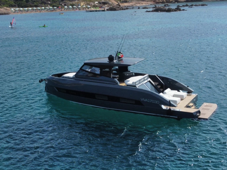 Hire Motorboat mandayacht with a boat licence