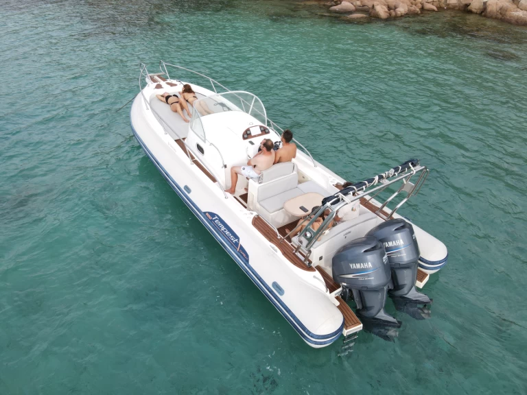 Hire a Capelli Tempest 900 WA Porto-Vecchio