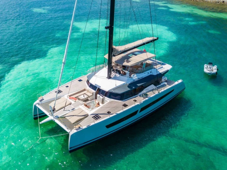 Hire Luxury Yacht Fountaine Pajot with a boat licence