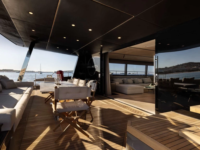 Hire a Moon Yacht Arctic Moon Exuma District