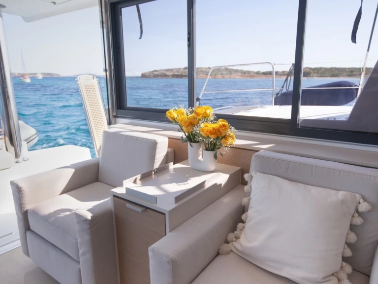 Hire a Bali Bali 4.8 Tourlos