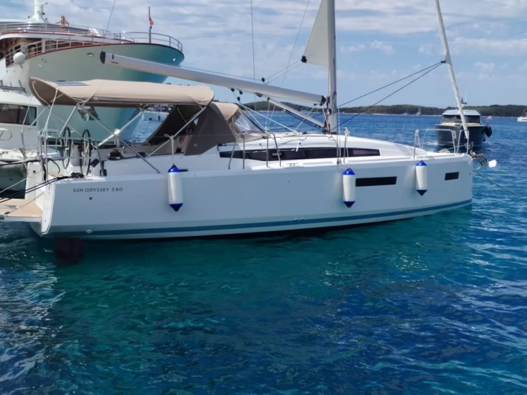 Yacht hire Dubrovnik cheap Sun Odyssey 380