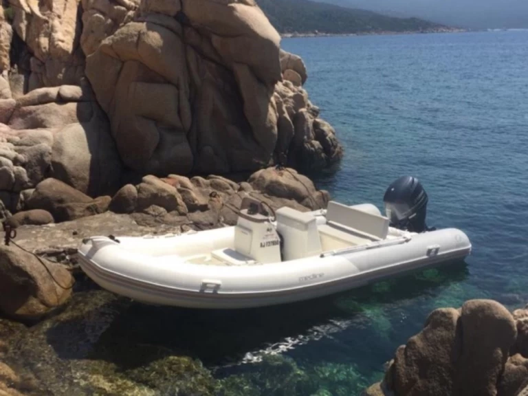 Hire a Zodiac Medline 580 Limited Edition Hyères