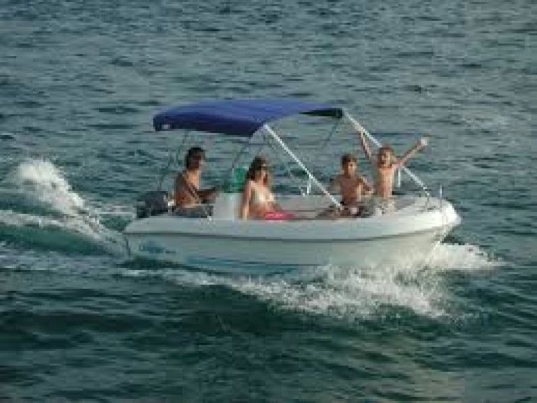 Motorboat hire in Port de Pollença - Yamaha Quasar
