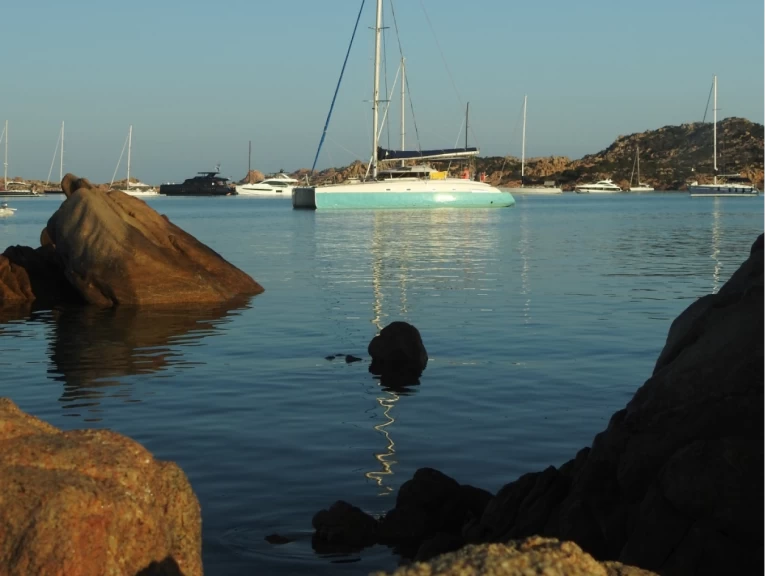 Catamaran to hire Baie de San Ciprianu at the best price
