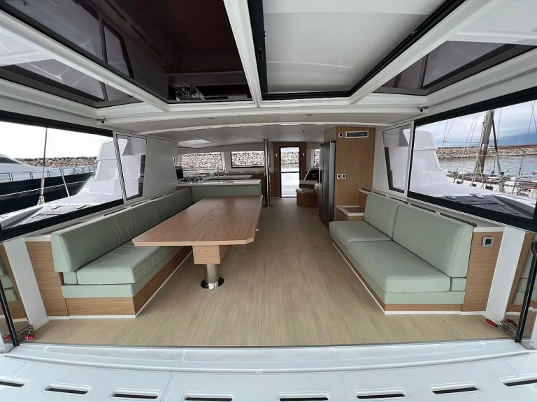 Charter a Bali Bali 5.4 italy in Capo d'Orlando on Samboat