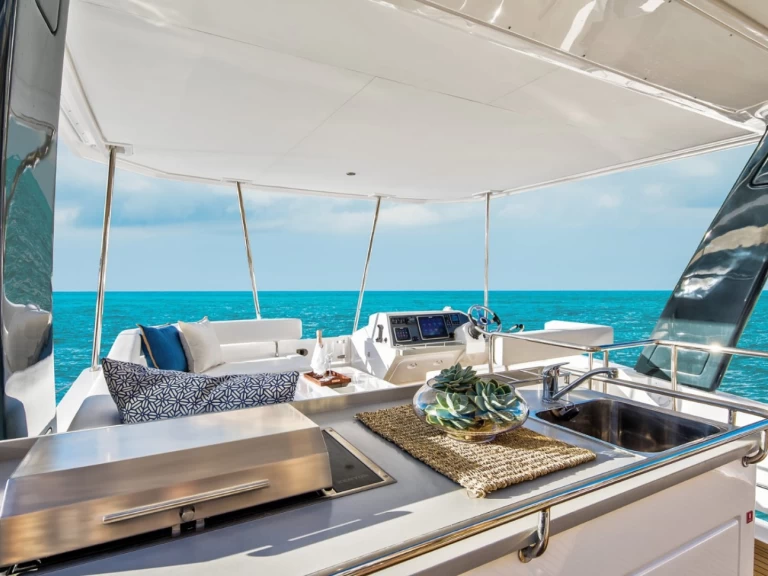 Yacht charter Miami - Leopard Leopard 43 Powercat on SamBoat
