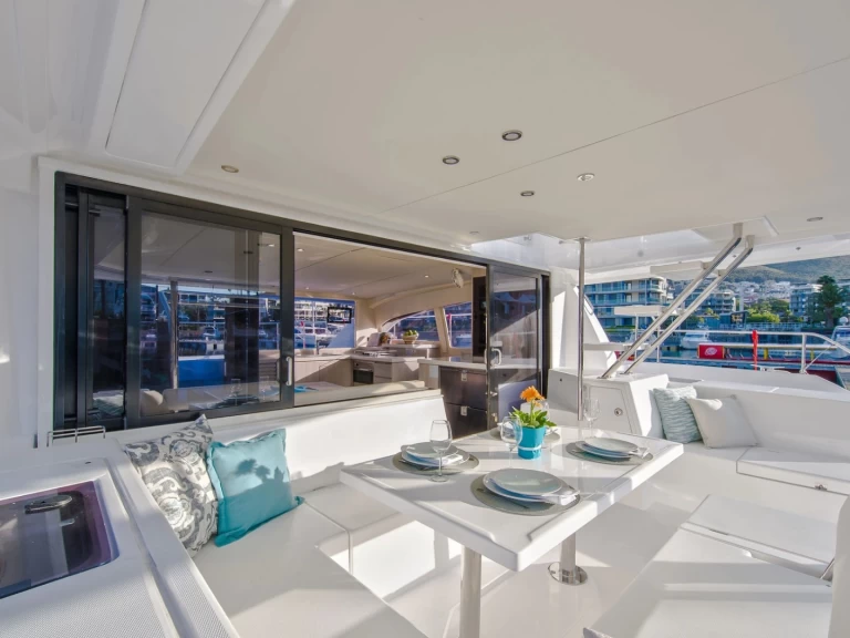 Hire a Leopard Leopard 43 Powercat Miami