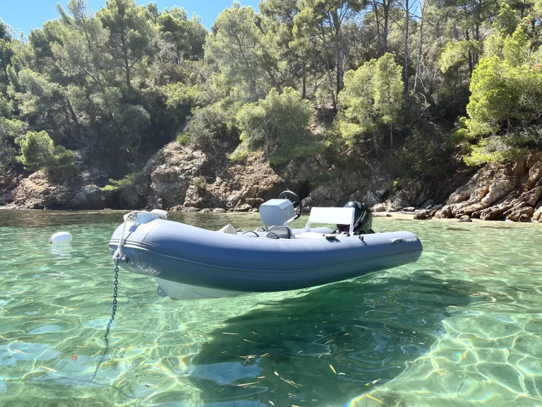 Charter a Four SEAS  RIB ALU 360 in Le Lavandou on Samboat