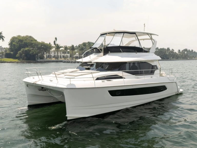 Hire a Aquila Aquila 44 Nassau