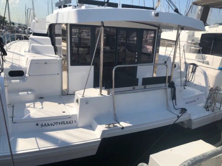 Catamaran to hire Lefkáda at the best price