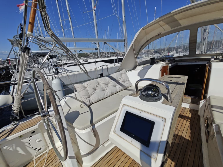 Hire a Bavaria Cruiser 37 Punat