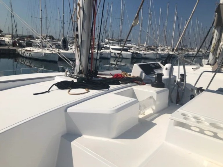 Catamaran to hire Lefkáda at the best price
