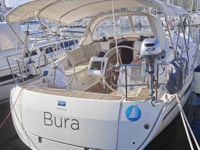 Charter a Bavaria Cruiser 37 in Punat on Samboat