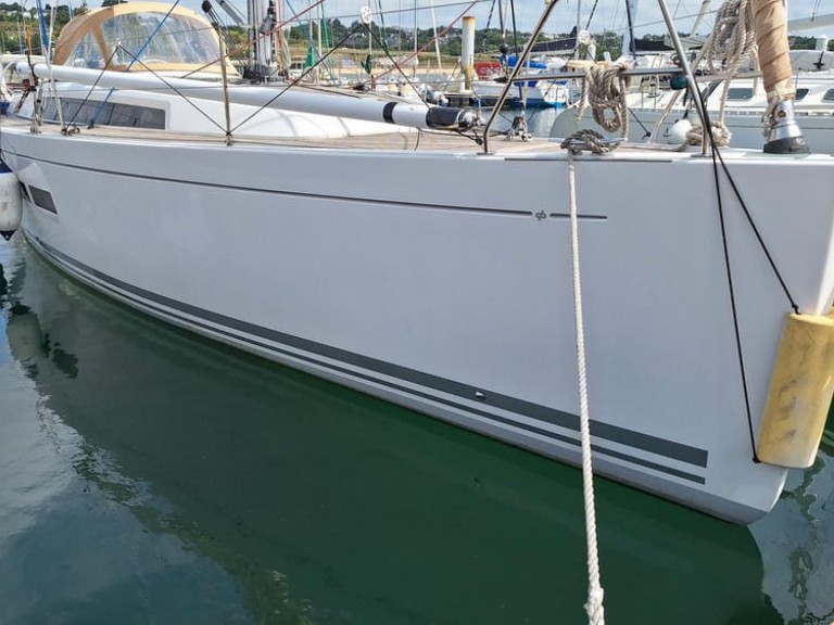 Hire Sailboat with or without skipper Grand Soleil La Rochelle