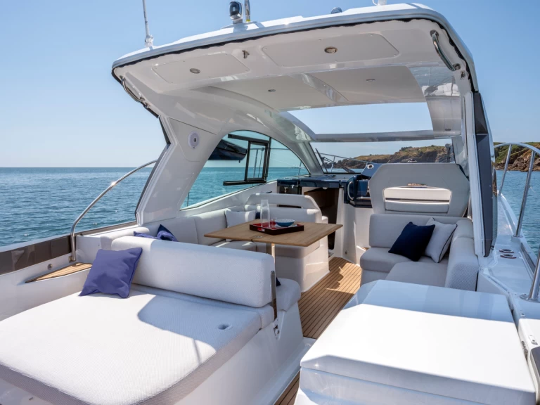Motorboat hire in Ajaccio - Bénéteau Gran Turismo 36