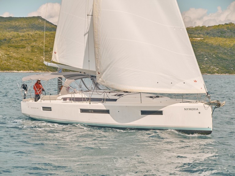 Hire a Jeanneau Sun Odyssey 440 Alimos