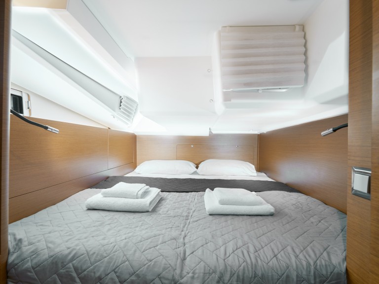 Yacht hire Alimos cheap Sun Odyssey 440