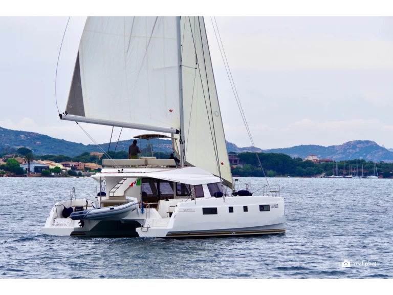 Hire Catamaran with or without skipper Nautitech Puntone