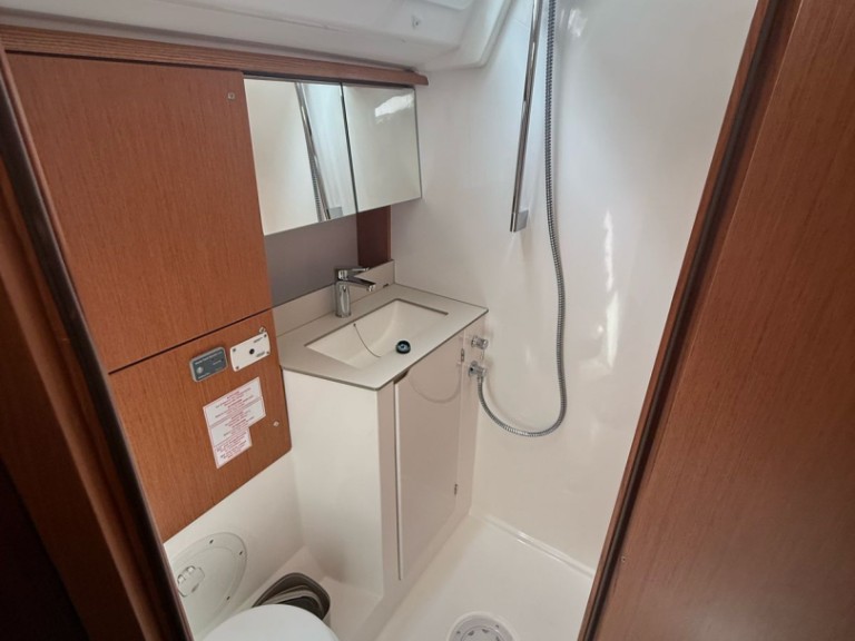 Charter a Bavaria Bavaria C46 in Préveza on Samboat