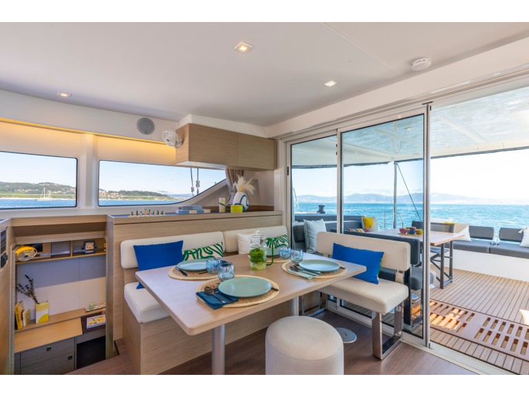 Hire Catamaran Lagoon with a boat licence