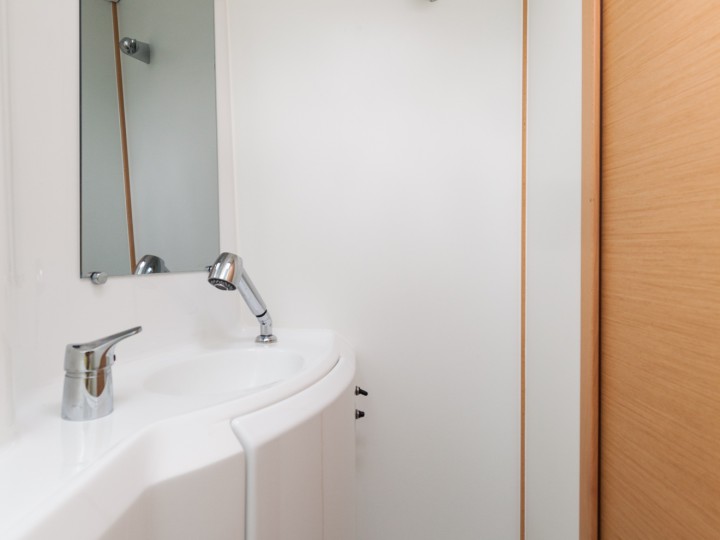 Hire Catamaran Lagoon with a boat licence