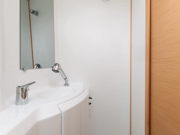 Hire Catamaran Lagoon with a boat licence