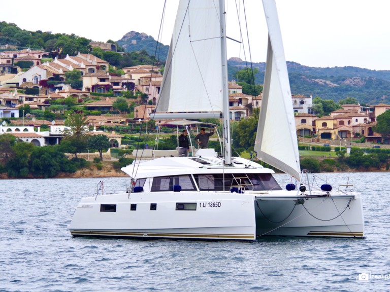 Charter a Nautitech Nautitech 46 Fly in Puntone on Samboat