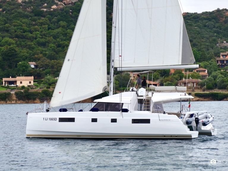 Hire Catamaran with or without skipper Nautitech Puntone