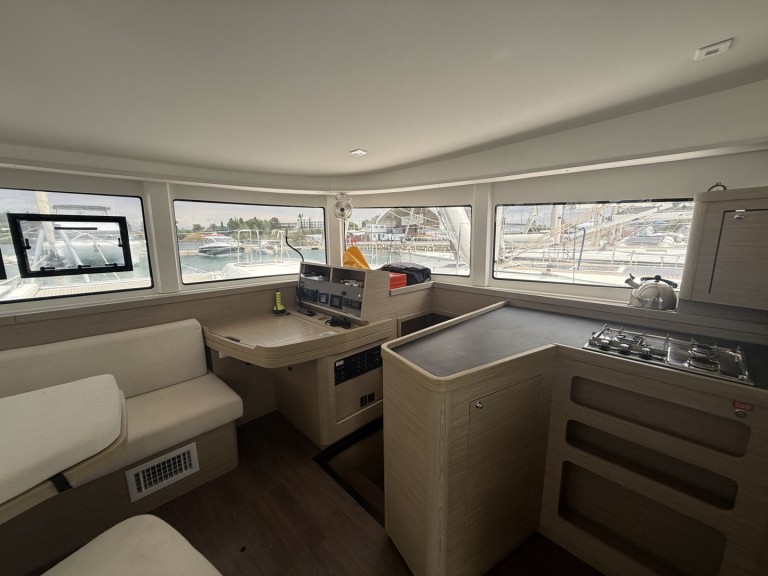 Charter a Lagoon Lagoon 42 in Gouvia on Samboat