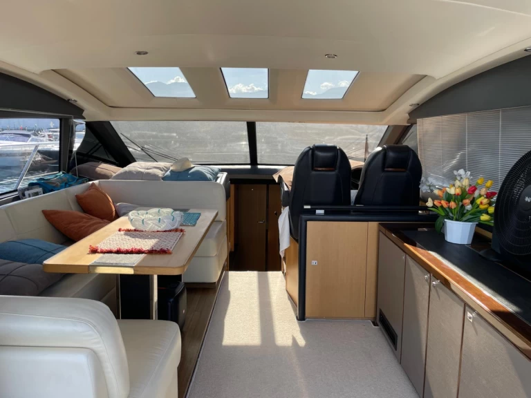 Yacht hire Naples cheap V 52