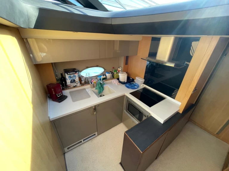 Motorboat hire in Naples - Princess V 52