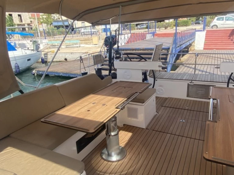 Sailboat to hire Préveza at the best price
