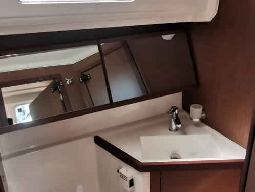 Charter a Bénéteau Oceanis 40.1 in Préveza on Samboat