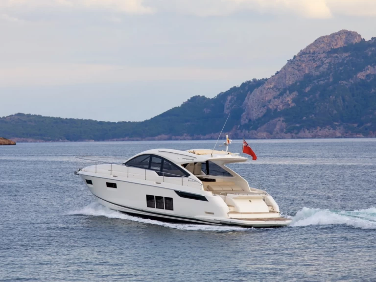 Charter a Fairline Targa 48 in Port d'Alcudia on Samboat