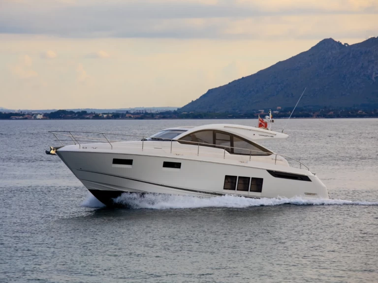 Hire Motorboat with or without skipper Fairline Port d'Alcudia