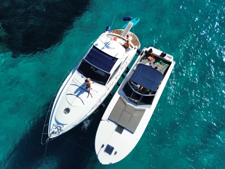 Charter a Itama 38 in Porto Rotondo on Samboat