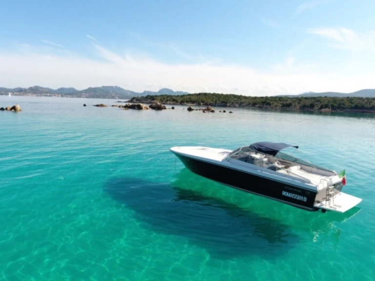 Hire a Itama 38 Porto Rotondo