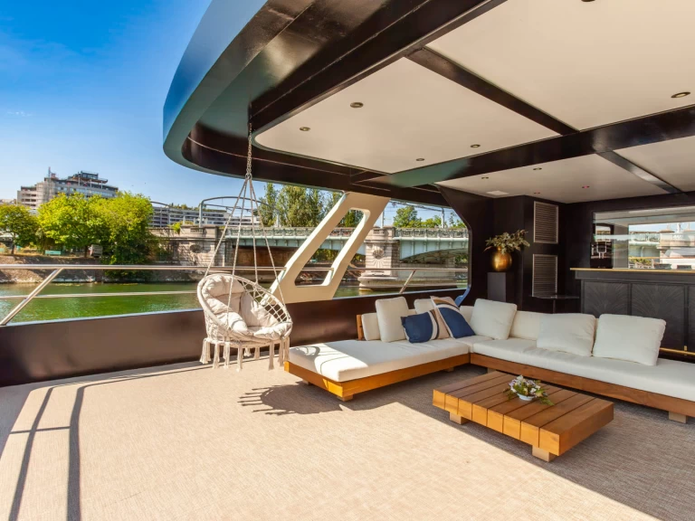 Charter a Paris Yacht Marina La Perle Noire in Paris on Samboat