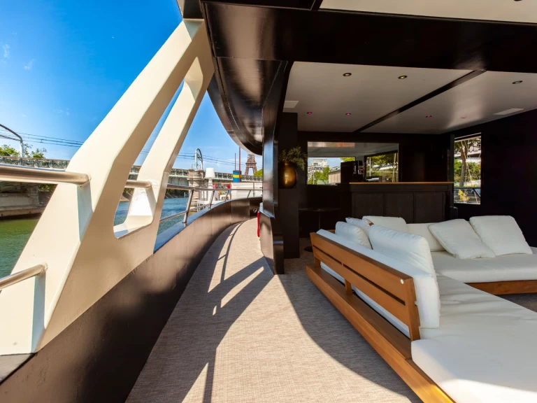 Hire Luxury Yacht with or without skipper Paris Yacht Marina Paris