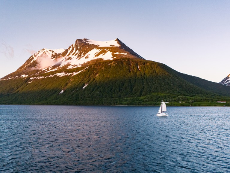 Charter a Bali Bali 4.6 in Eidkjosen on Samboat