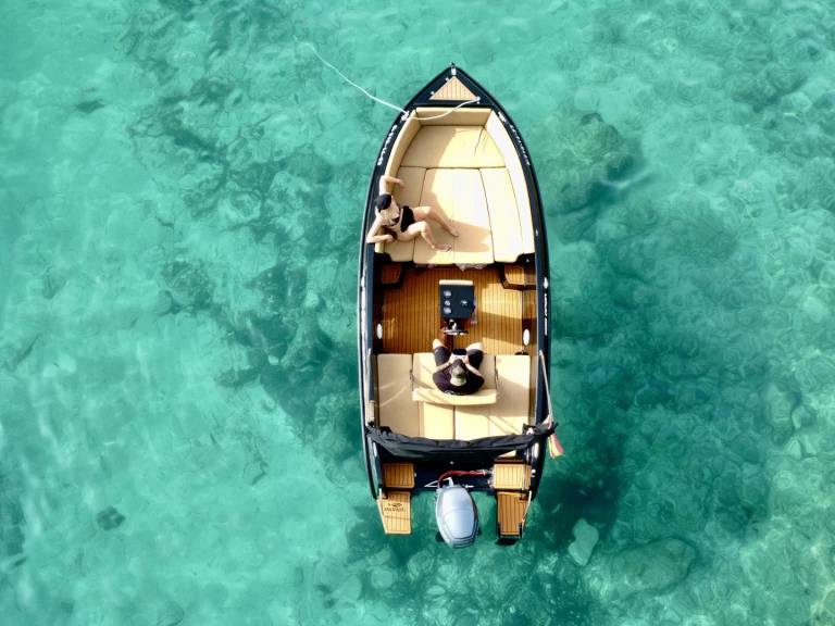 Motorboat to hire Sant Antoni de Portmany at the best price