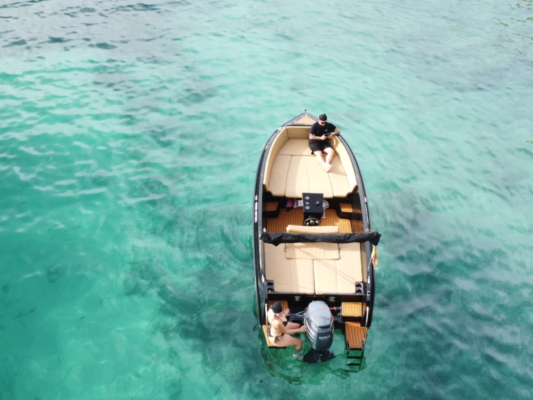 Yacht charter Sant Antoni de Portmany - Mareti 585 on SamBoat