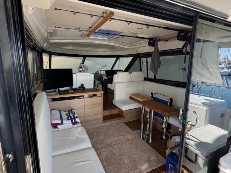 Motorboat to hire Marina Delta Kallithea at the best price