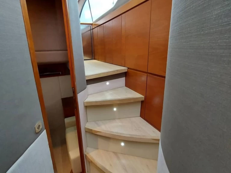 Charter a Intermarine Inter mare 50 Fly  in Portisco on Samboat