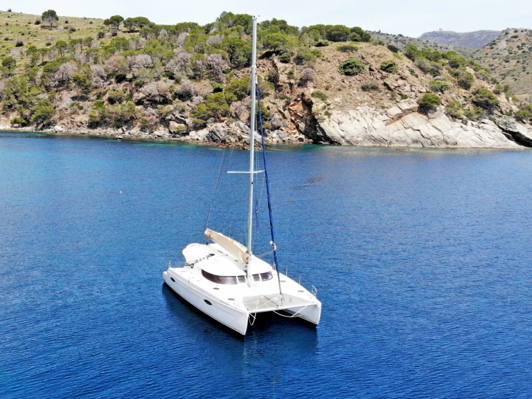 Catamaran to hire Roses at the best price
