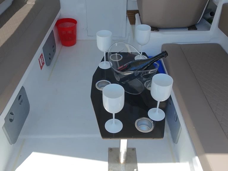 Hire a Bayliner Trophy Hvar